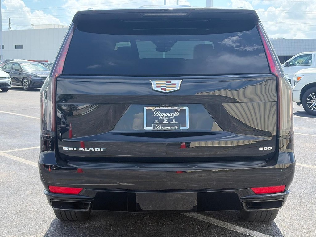 Cadillac Escalade Vehicle Full-screen Gallery Image 06