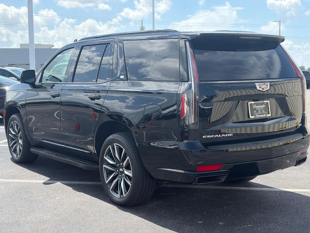 Cadillac Escalade Vehicle Full-screen Gallery Image 08