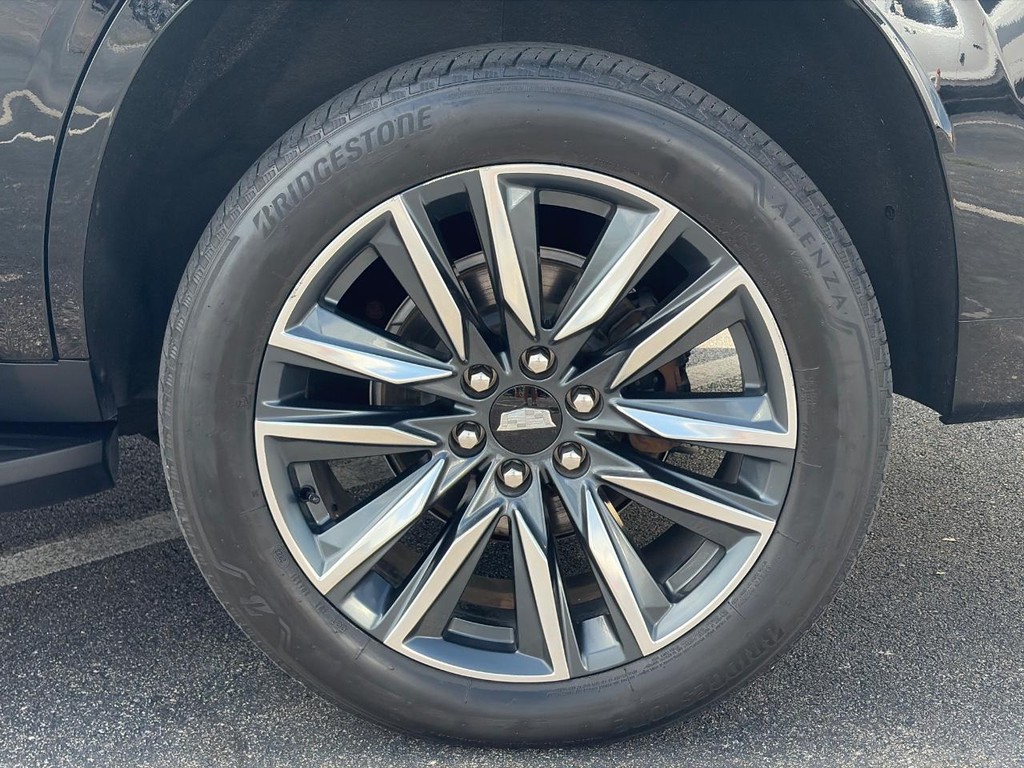 Cadillac Escalade Vehicle Full-screen Gallery Image 09