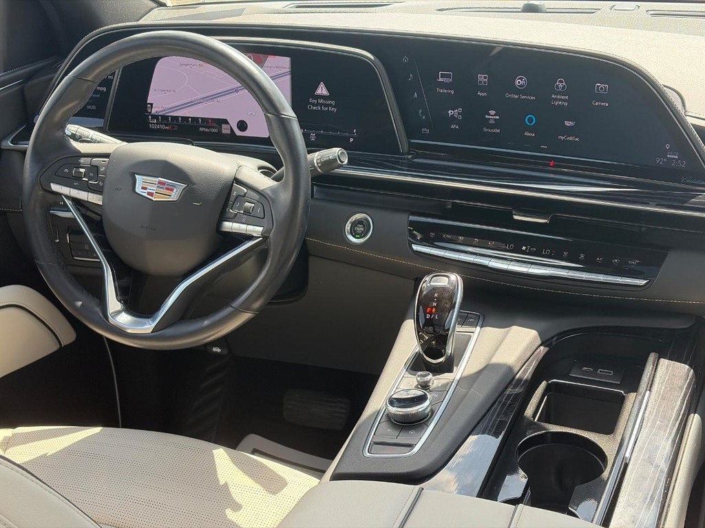 Cadillac Escalade Vehicle Full-screen Gallery Image 13