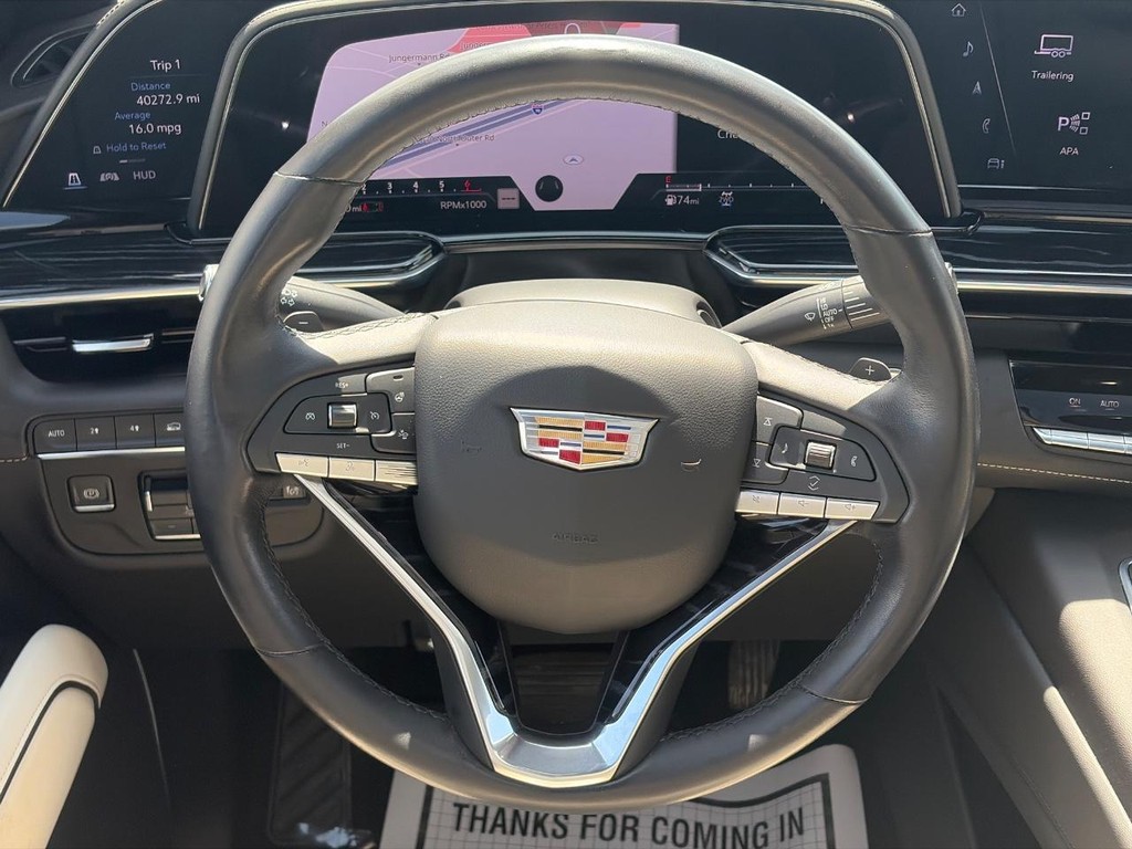 Cadillac Escalade Vehicle Full-screen Gallery Image 14