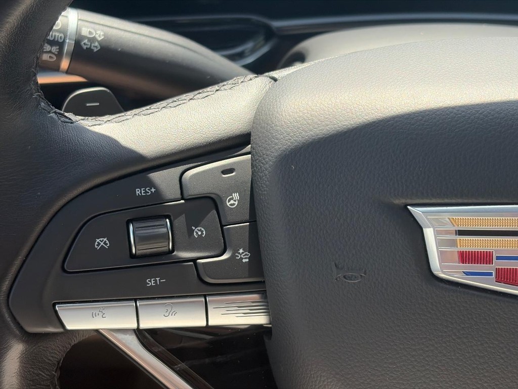 Cadillac Escalade Vehicle Full-screen Gallery Image 26