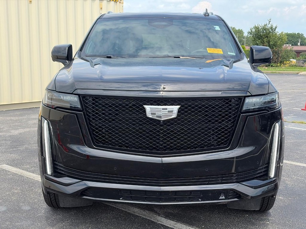 Cadillac Escalade Vehicle Full-screen Gallery Image 02