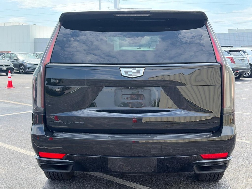 Cadillac Escalade Vehicle Full-screen Gallery Image 03