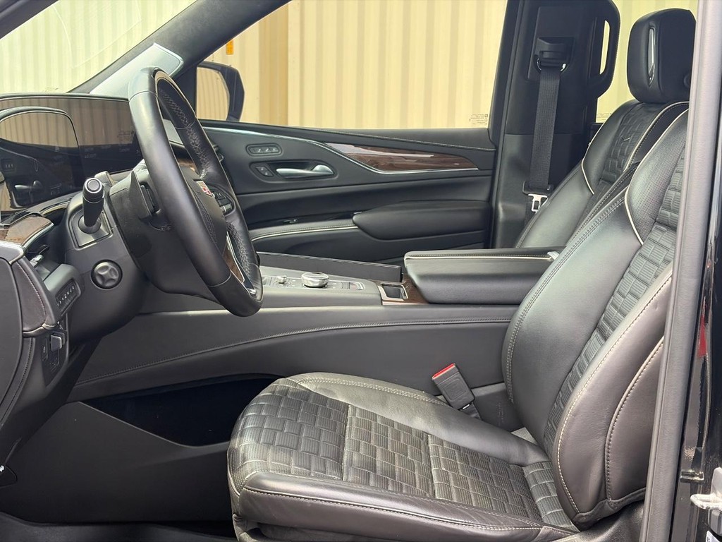 Cadillac Escalade Vehicle Full-screen Gallery Image 04