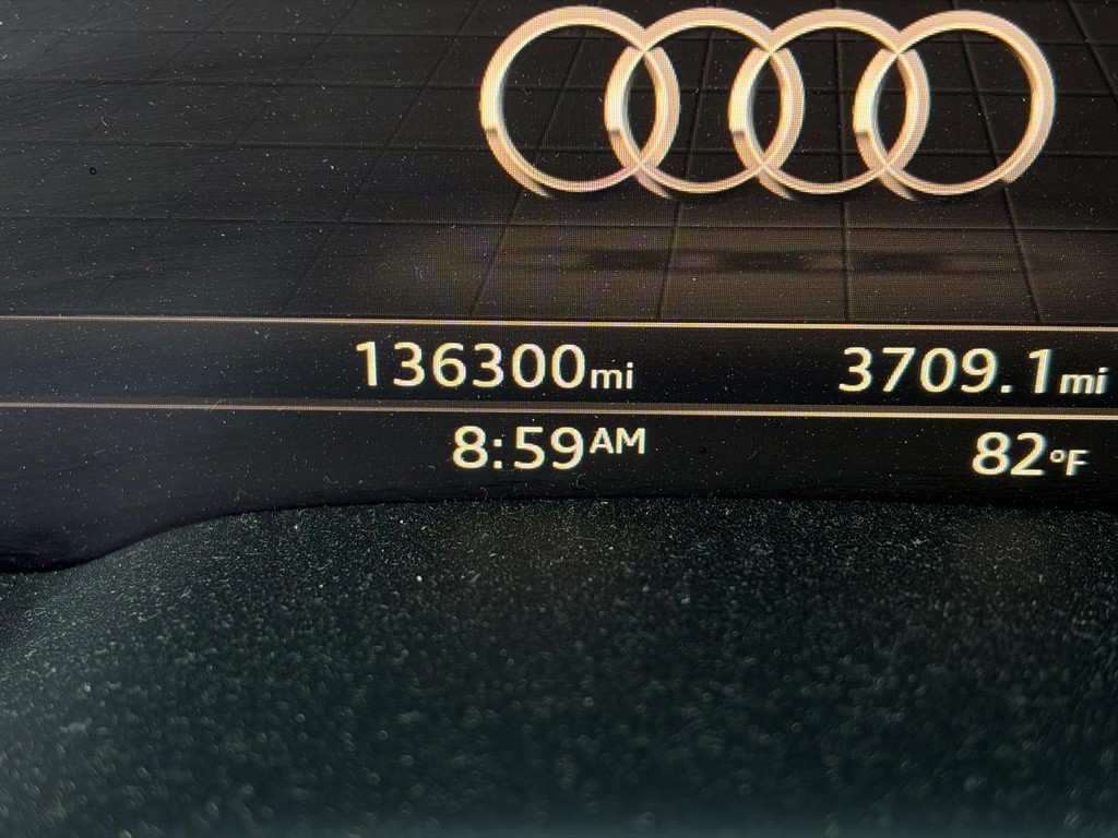 Audi Q7 Vehicle Full-screen Gallery Image 06
