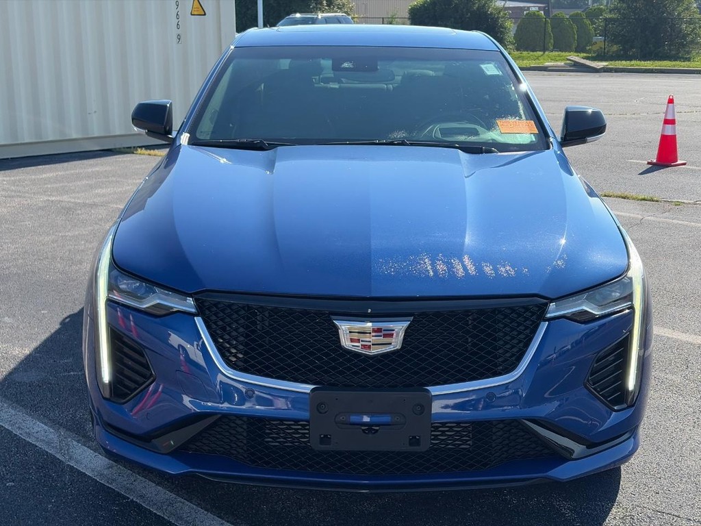 Cadillac CT4 Vehicle Full-screen Gallery Image 02
