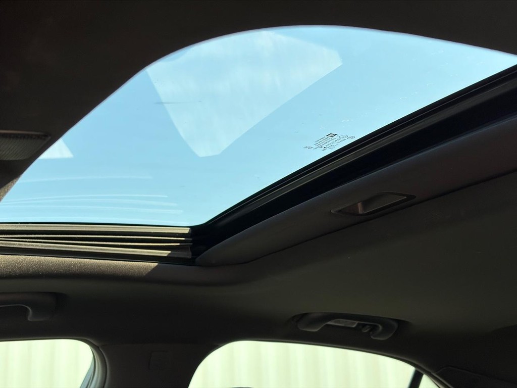 Cadillac CT4 Vehicle Full-screen Gallery Image 05