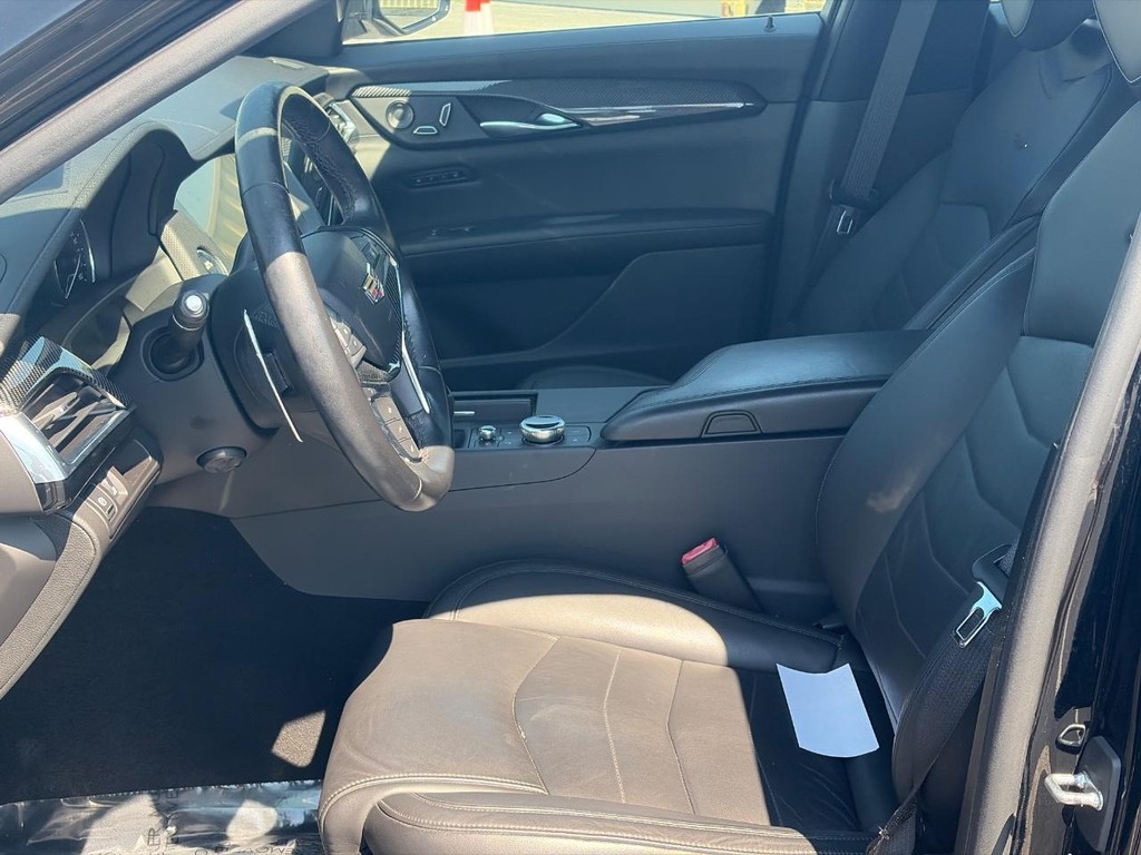 Cadillac CT6 Vehicle Full-screen Gallery Image 04