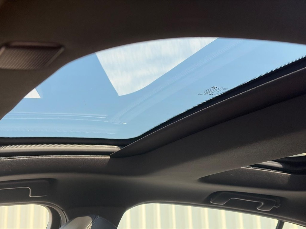 Cadillac CT5 Vehicle Full-screen Gallery Image 05