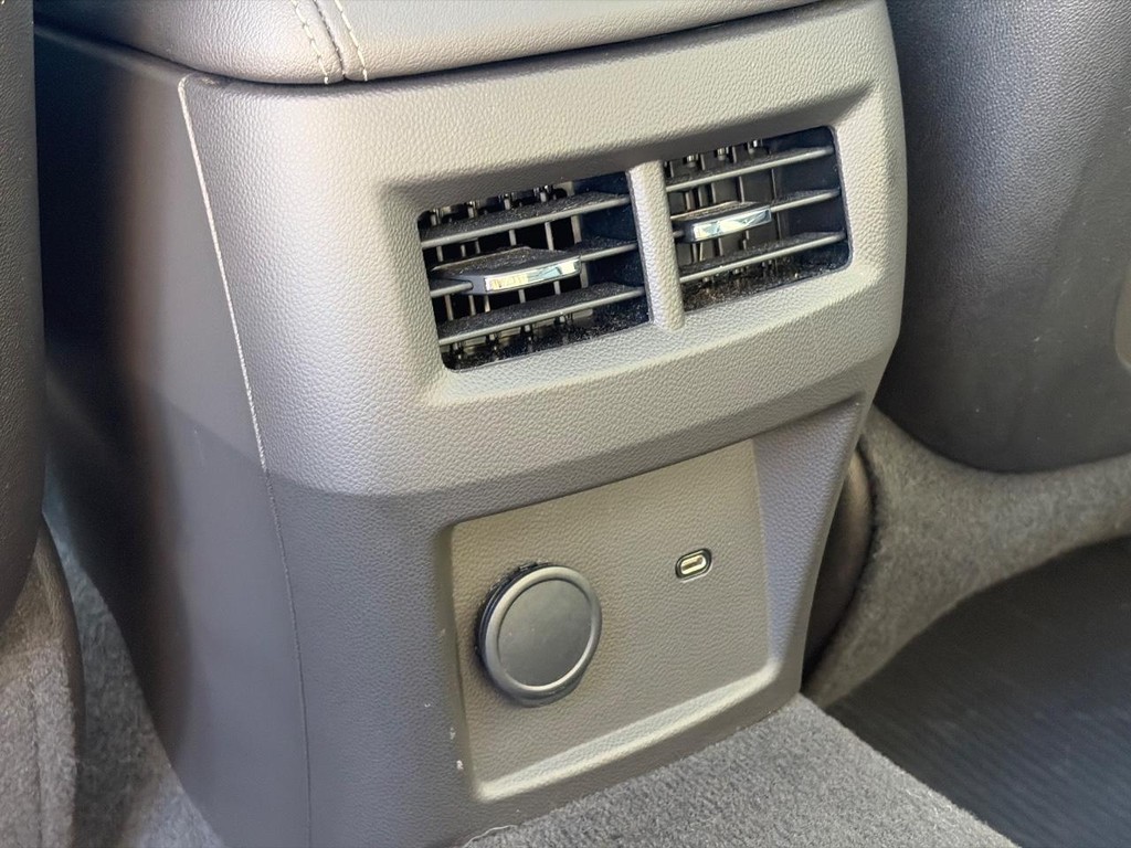 Cadillac CT5 Vehicle Full-screen Gallery Image 08