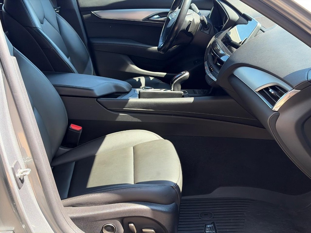 Cadillac CT5 Vehicle Full-screen Gallery Image 15