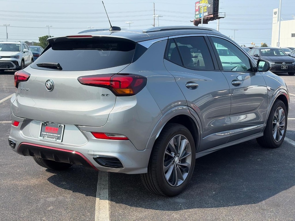 Buick Encore GX Vehicle Full-screen Gallery Image 04
