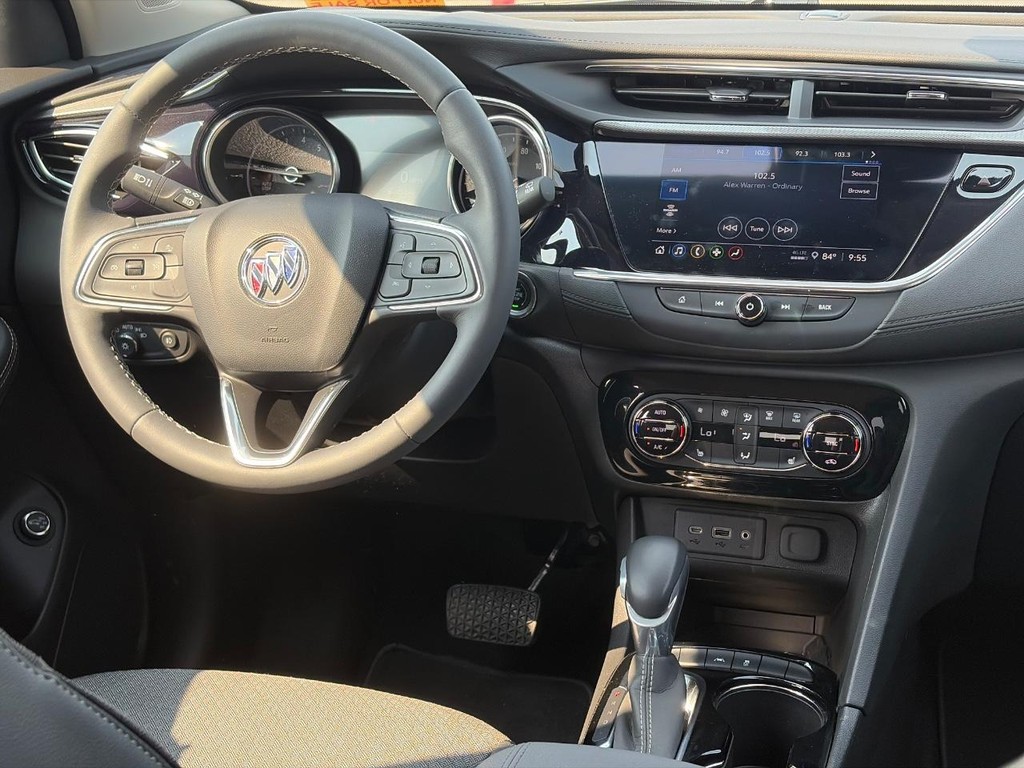 Buick Encore GX Vehicle Full-screen Gallery Image 11