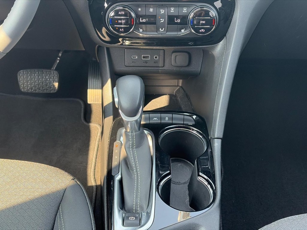 Buick Encore GX Vehicle Full-screen Gallery Image 14