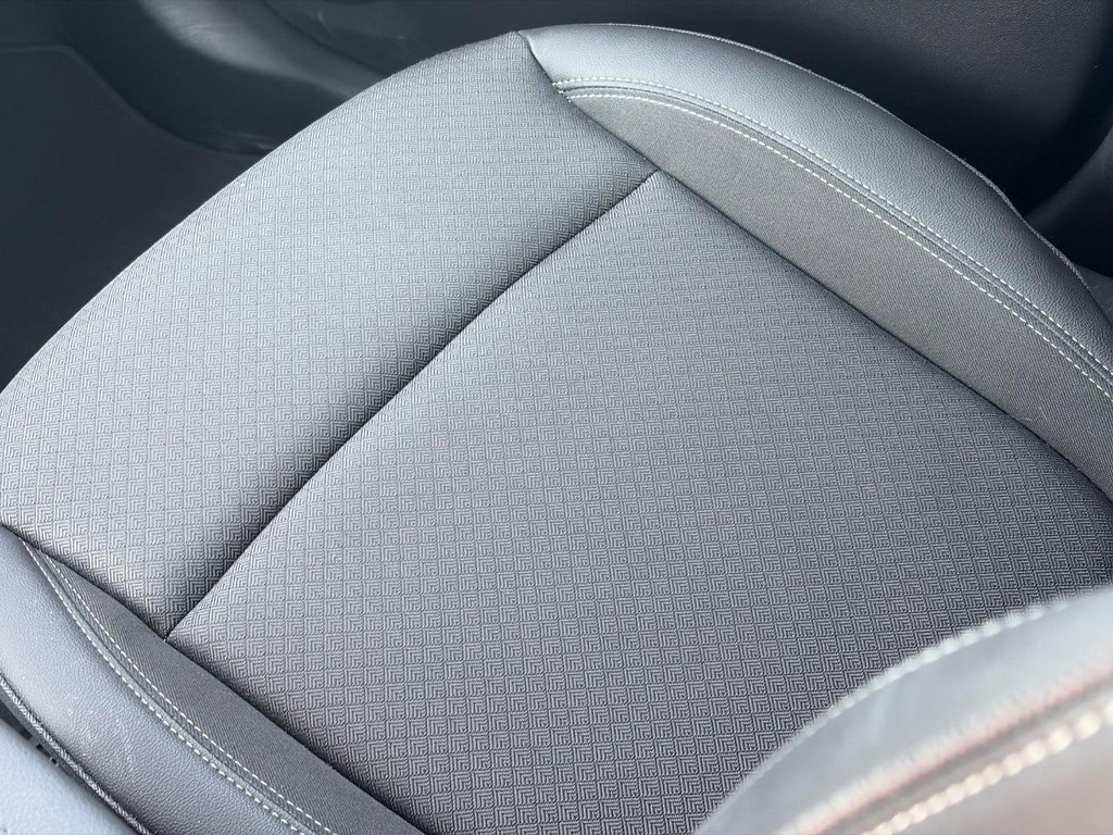 Buick Encore GX Vehicle Full-screen Gallery Image 15