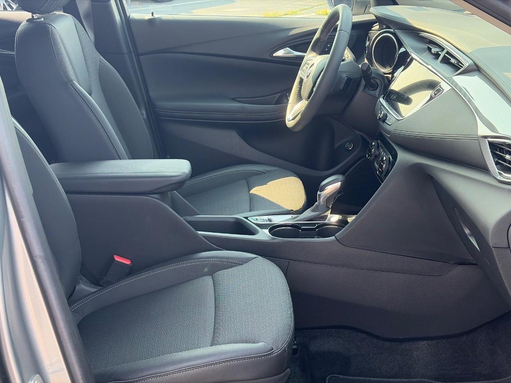 Buick Encore GX Vehicle Full-screen Gallery Image 16