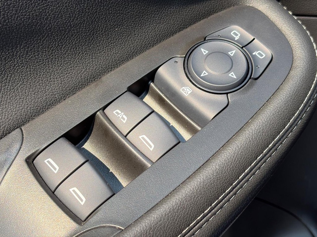 Buick Encore GX Vehicle Full-screen Gallery Image 20