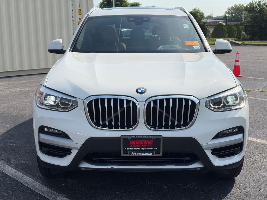 BMW X3 Vehicle Full-screen Gallery Image 02