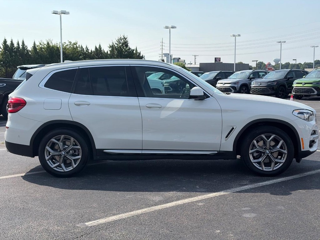 BMW X3 Vehicle Full-screen Gallery Image 04