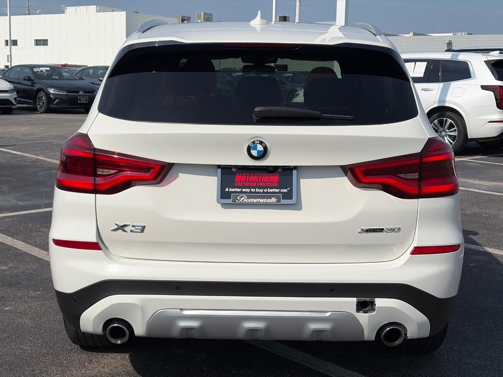 BMW X3 Vehicle Full-screen Gallery Image 06