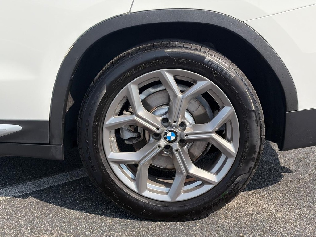 BMW X3 Vehicle Full-screen Gallery Image 09
