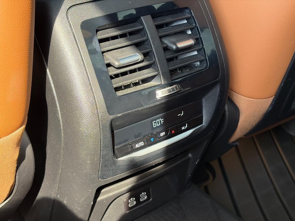 BMW X3 Vehicle Full-screen Gallery Image 11