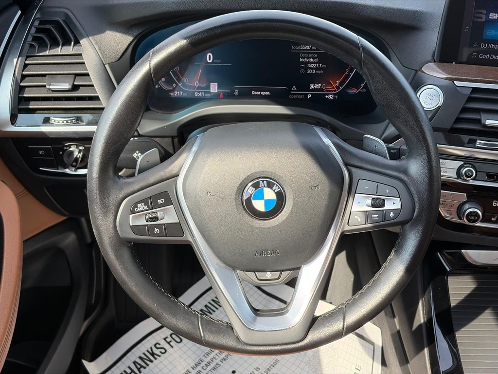 BMW X3 Vehicle Full-screen Gallery Image 14
