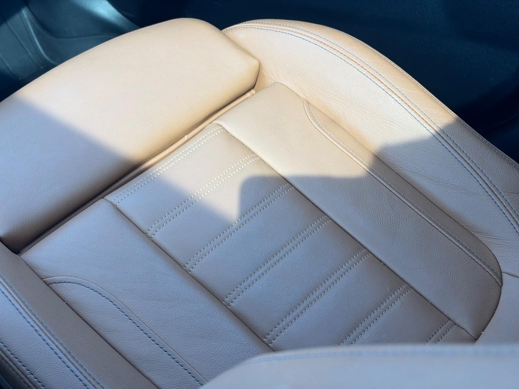 BMW X3 Vehicle Full-screen Gallery Image 17