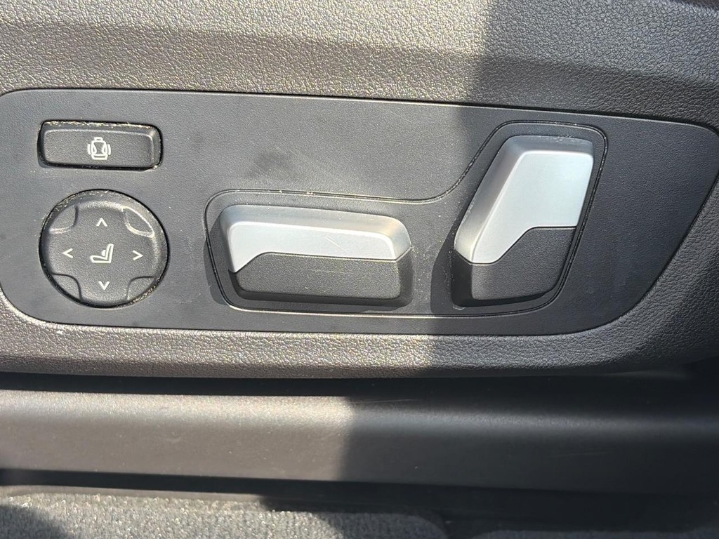 BMW X3 Vehicle Full-screen Gallery Image 20