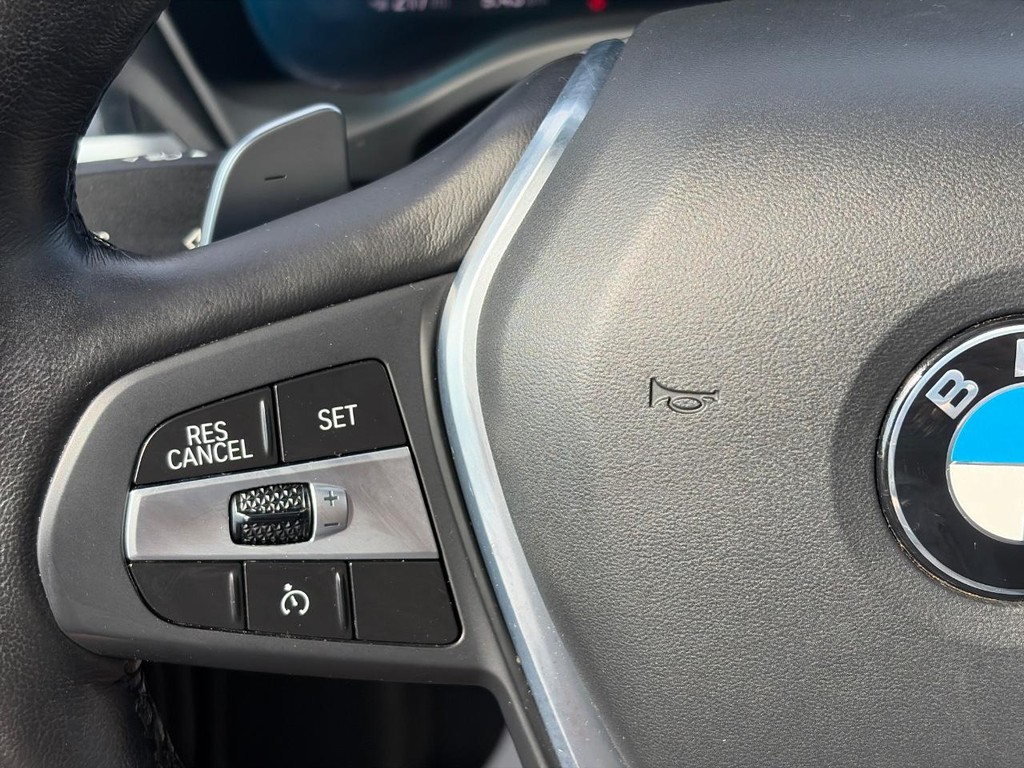 BMW X3 Vehicle Full-screen Gallery Image 25