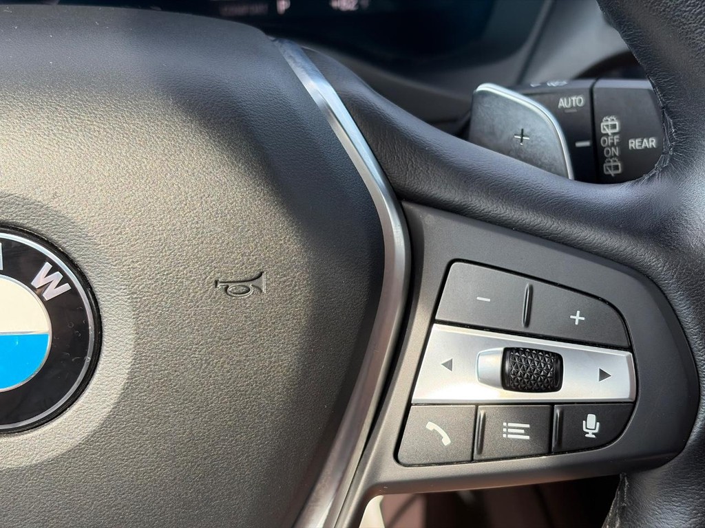 BMW X3 Vehicle Full-screen Gallery Image 26