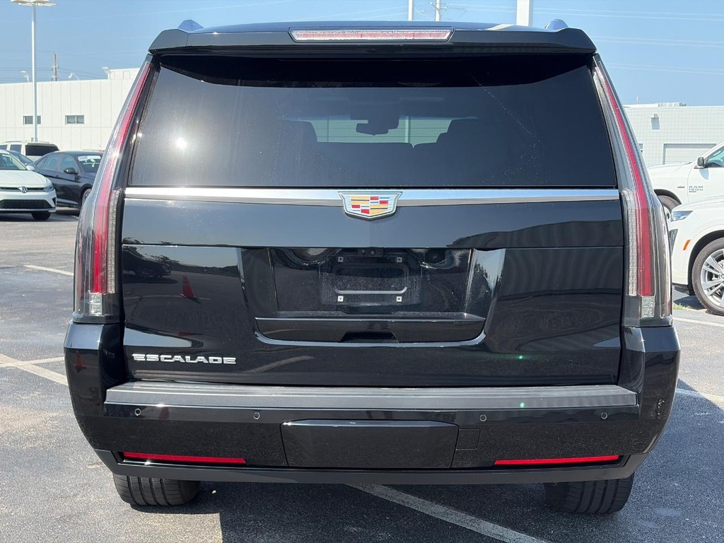 Cadillac Escalade ESV Vehicle Full-screen Gallery Image 03