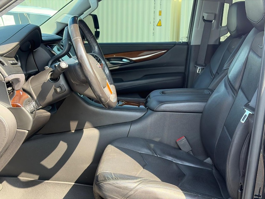 Cadillac Escalade ESV Vehicle Full-screen Gallery Image 04