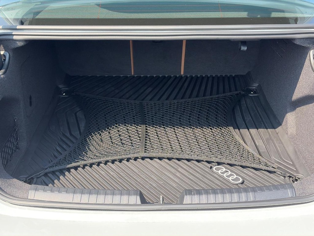 Audi A6 Sedan Vehicle Full-screen Gallery Image 07