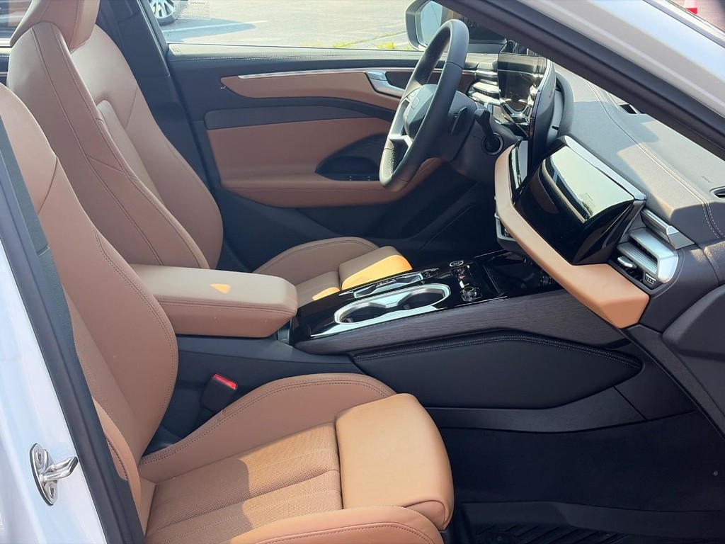 Audi A6 Sedan Vehicle Full-screen Gallery Image 19