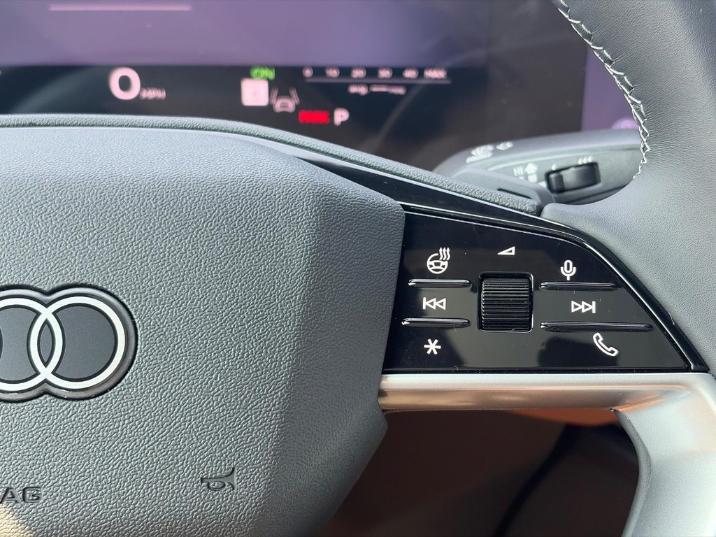 Audi A6 Sedan Vehicle Full-screen Gallery Image 27