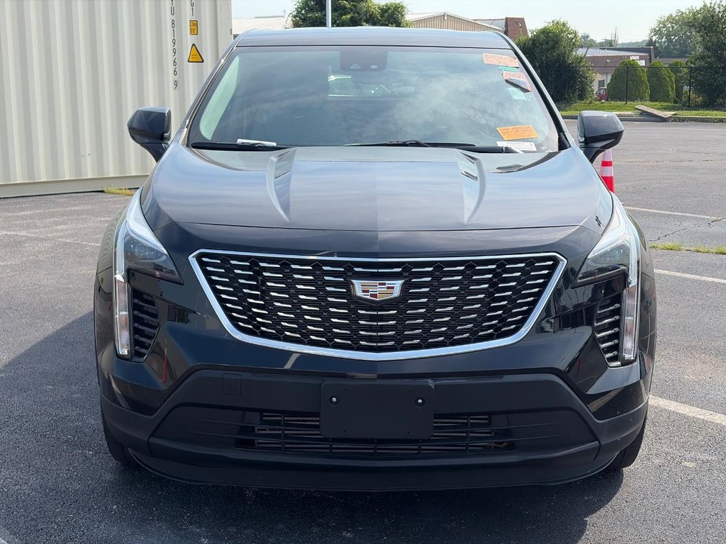 Cadillac XT4 Vehicle Full-screen Gallery Image 02
