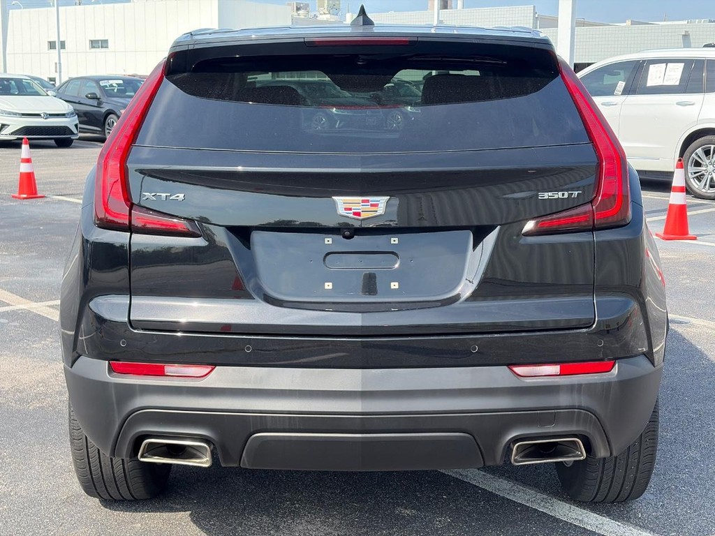 Cadillac XT4 Vehicle Full-screen Gallery Image 03