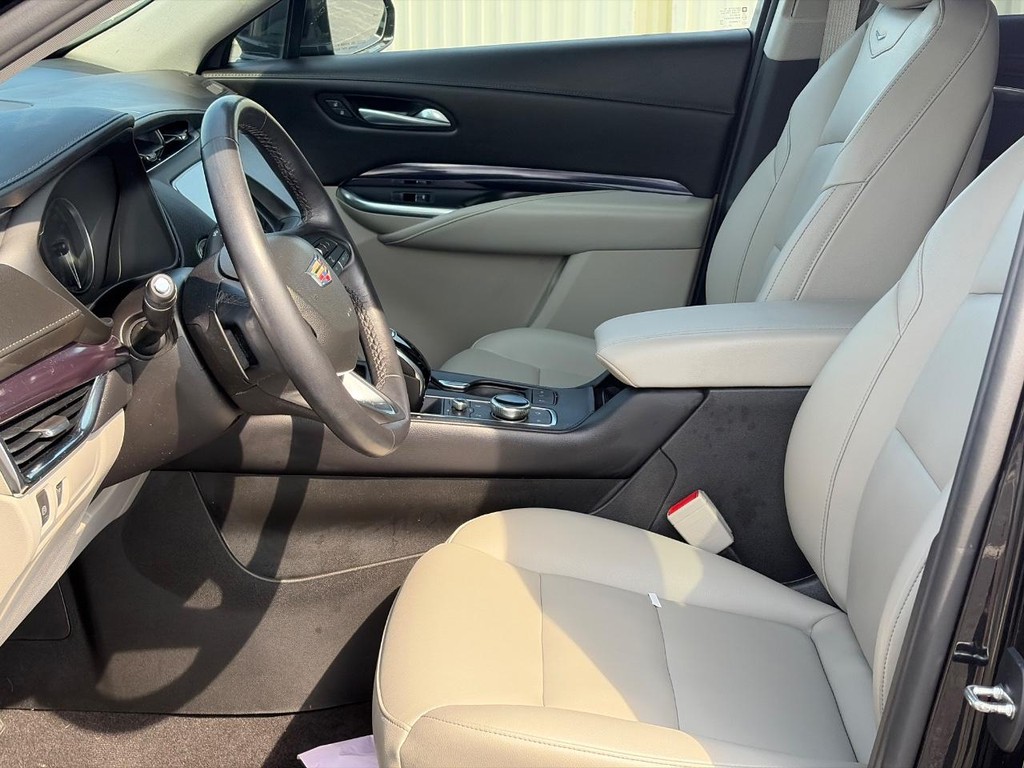 Cadillac XT4 Vehicle Full-screen Gallery Image 04