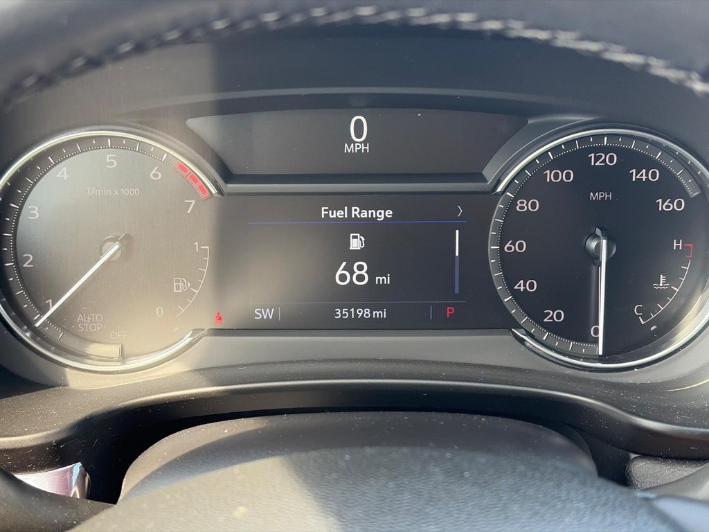 Cadillac XT4 Vehicle Full-screen Gallery Image 05