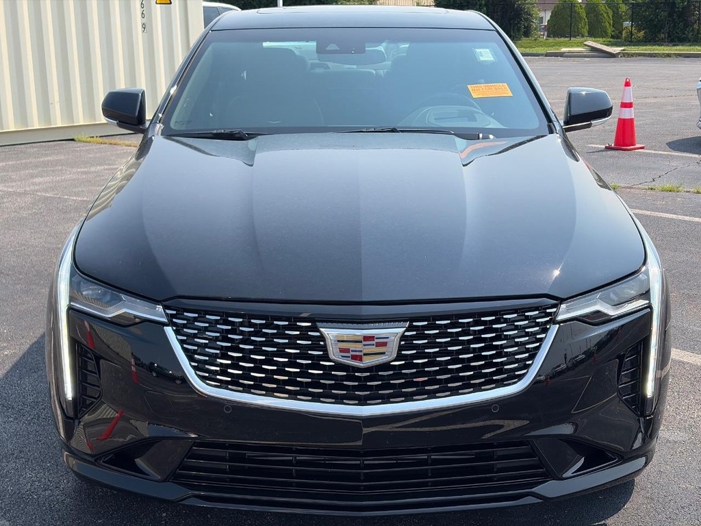 Cadillac CT4 Vehicle Full-screen Gallery Image 02