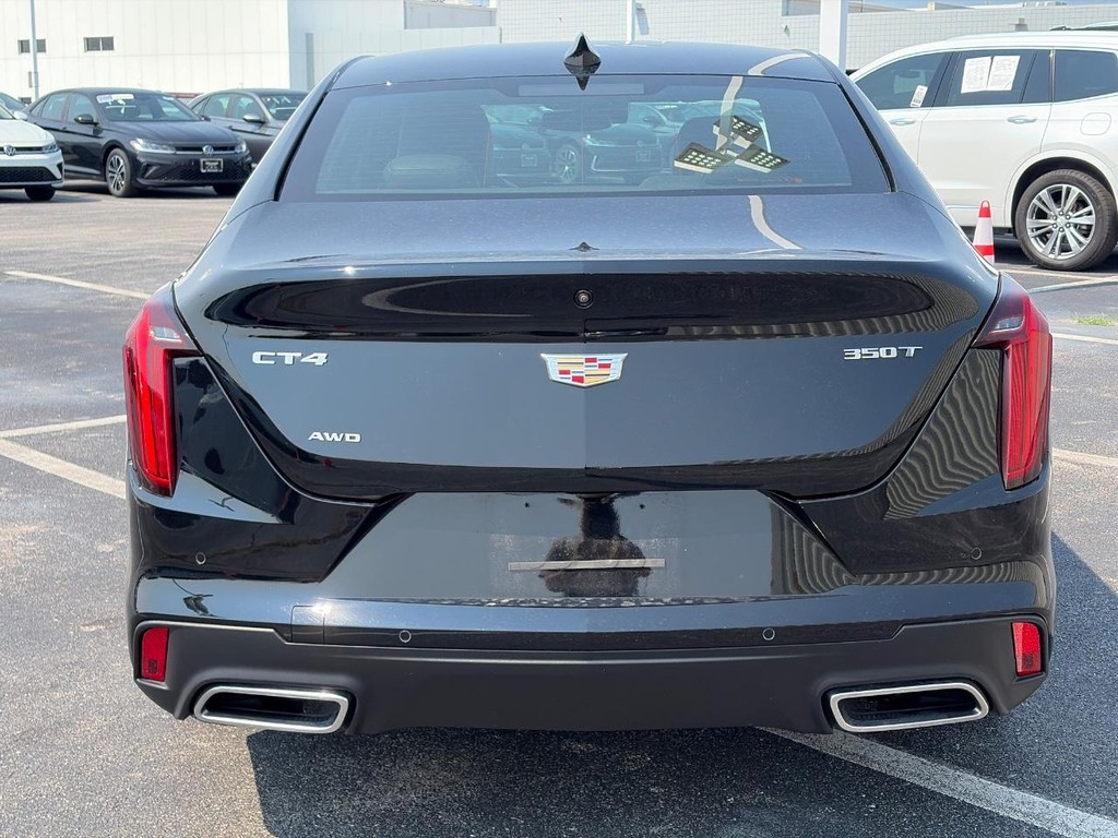 Cadillac CT4 Vehicle Full-screen Gallery Image 03