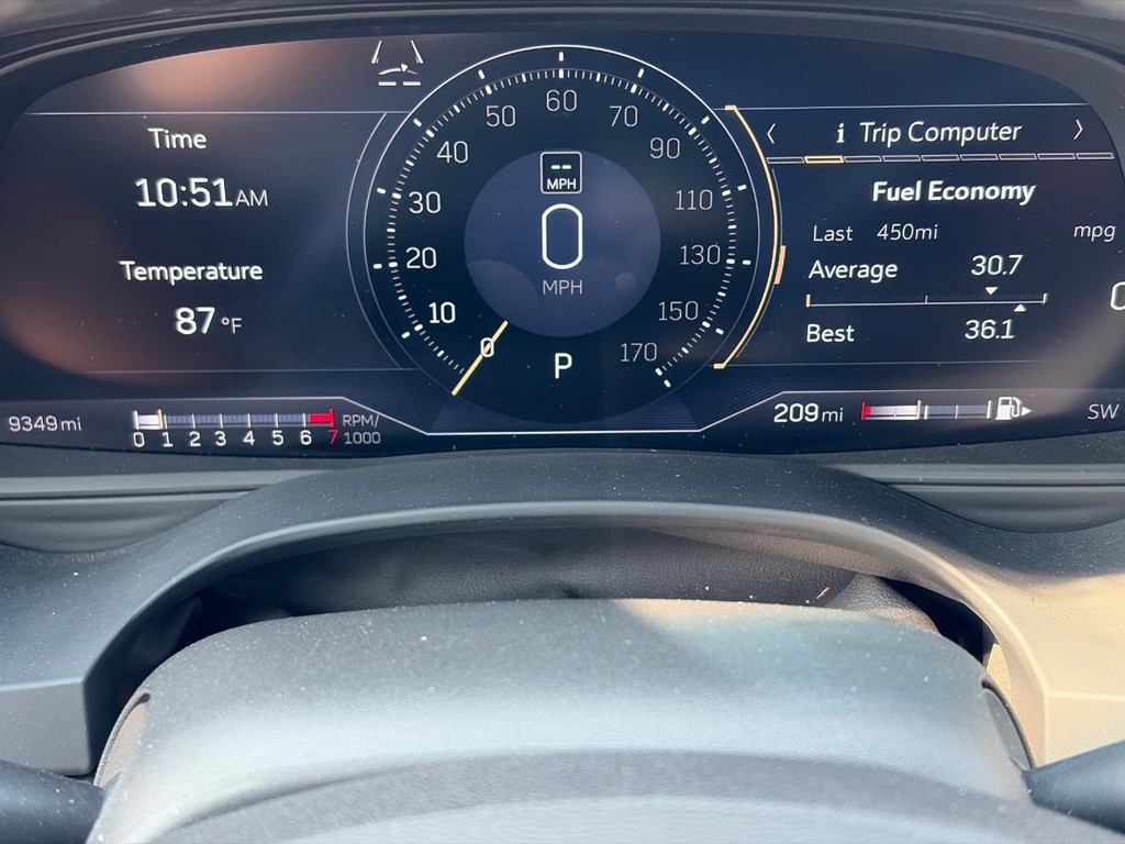 Cadillac CT4 Vehicle Full-screen Gallery Image 06