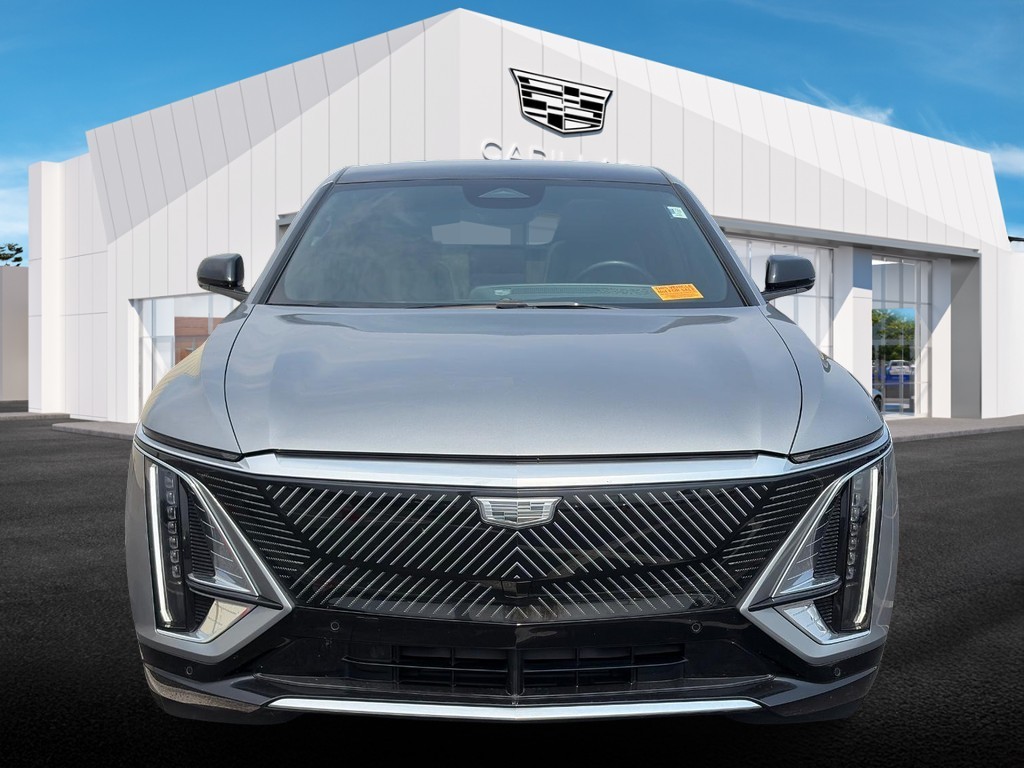 Cadillac LYRIQ Vehicle Full-screen Gallery Image 02