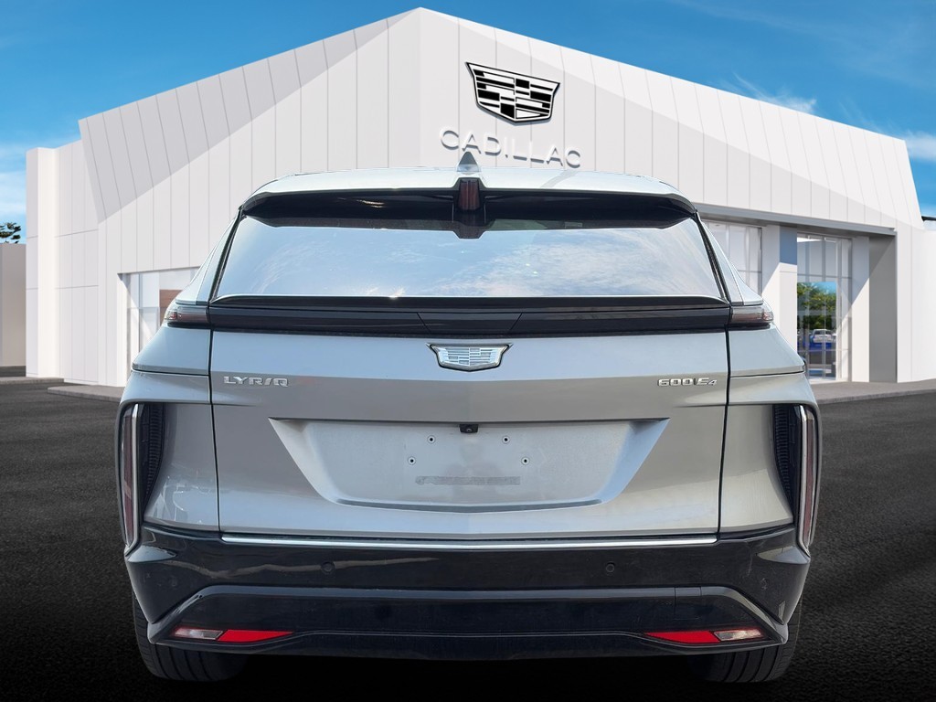 Cadillac LYRIQ Vehicle Full-screen Gallery Image 06