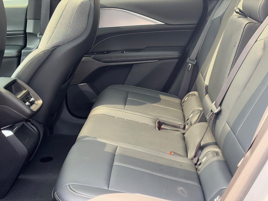 Cadillac LYRIQ Vehicle Full-screen Gallery Image 10