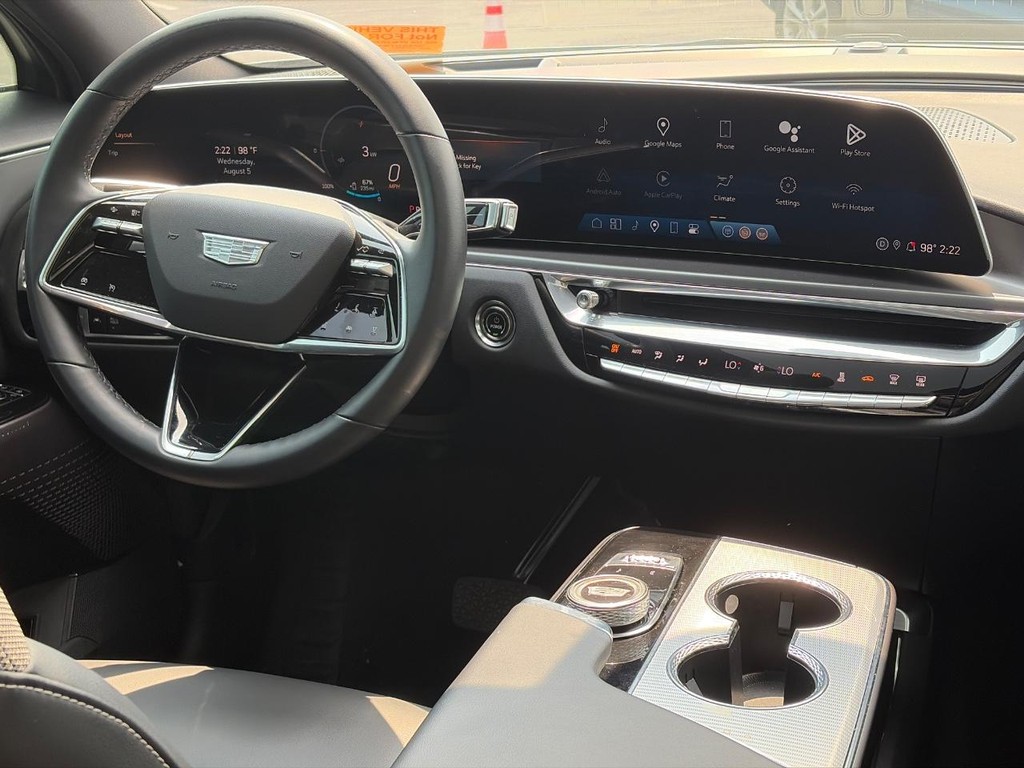 Cadillac LYRIQ Vehicle Full-screen Gallery Image 13