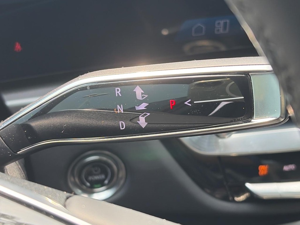 Cadillac LYRIQ Vehicle Full-screen Gallery Image 17
