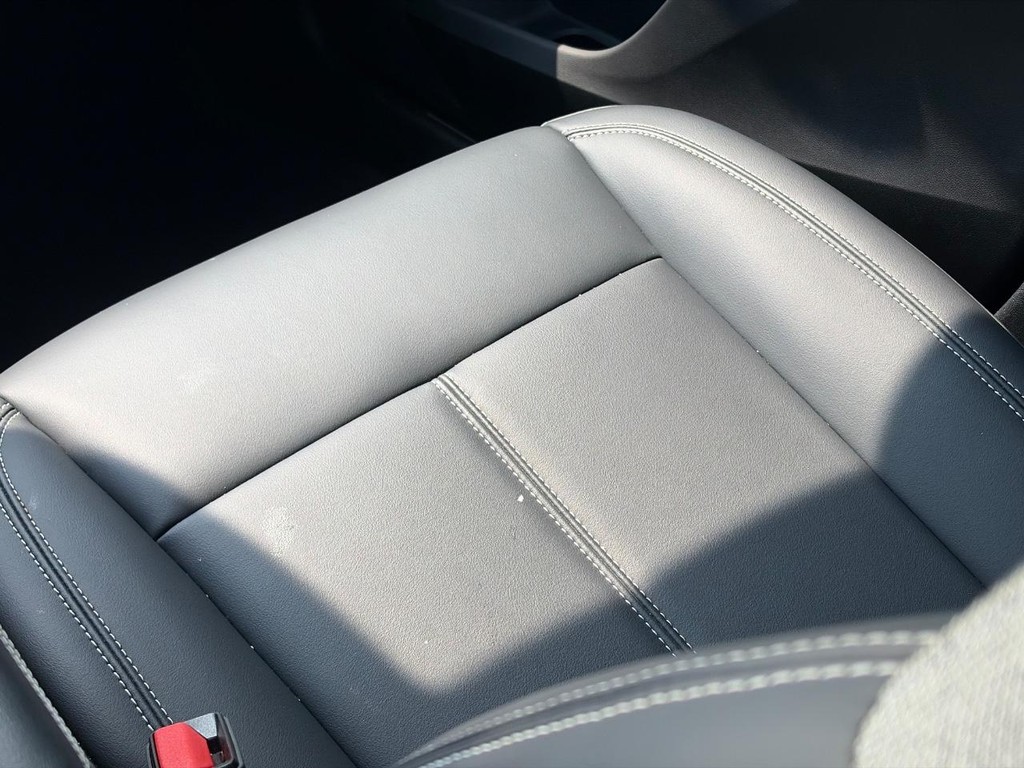 Cadillac LYRIQ Vehicle Full-screen Gallery Image 18